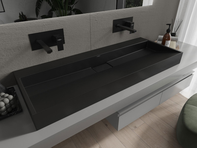 Duas torneiras embutidas para lavatório