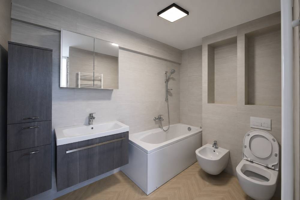 Plafon quadrado LED na casa de banho