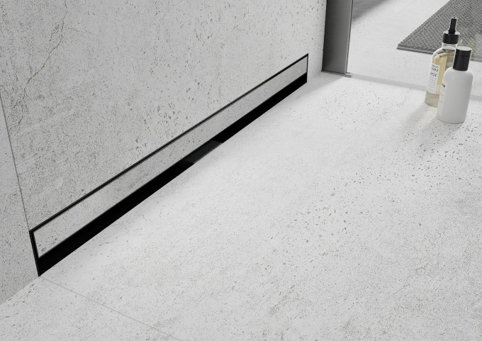 Ralos lineares de parede com possibilidade de encaixe de azulejos