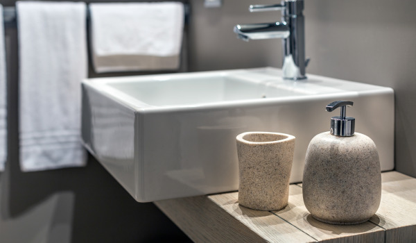 Dispensadores de sabão elegantes para a sua casa de banho
