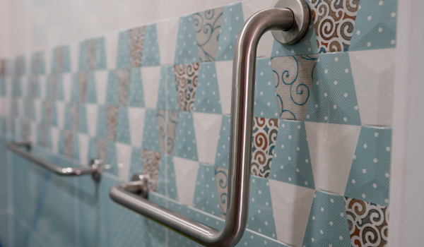 Onde é melhor instalar corrimãos de parede?