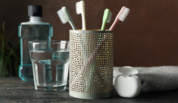 Onde colocar os acessórios para a lavagem dos dentes?