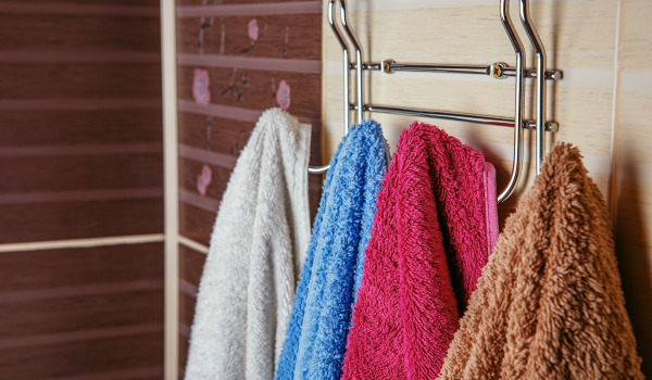 Que cabides para toalhas escolher?