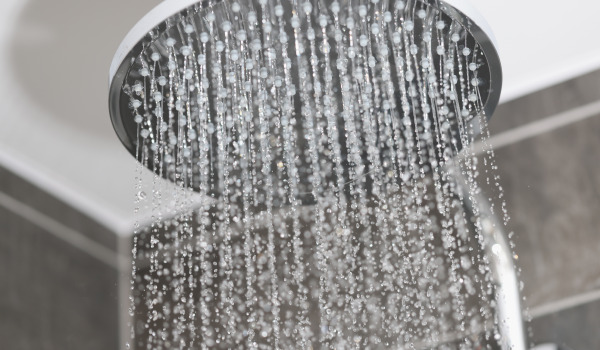 Como escolher e instalar um sistema de chuveiro de superfície com chuveiro de parede?