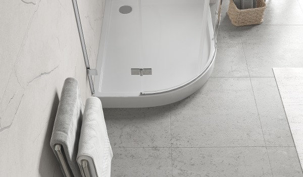 Base de duche semicircular assimétrica para casa de banho