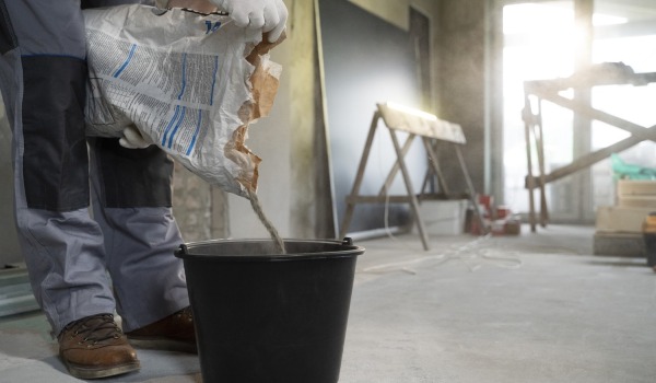 Preparação do substrato antes de assentar azulejos — passo a passo