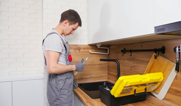 Instalação de lava-loiça de granito