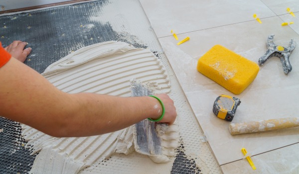 Que cola para ladrilhos escolher?