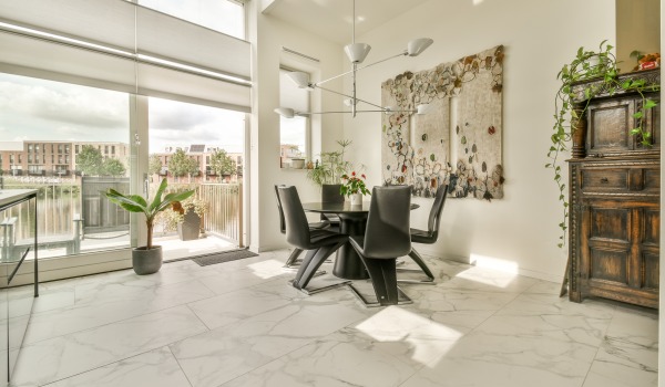 Quais são as classes de abrasão das telhas? Descubra quais grés são adequados para a cozinha, casa de banho e sala de estar.