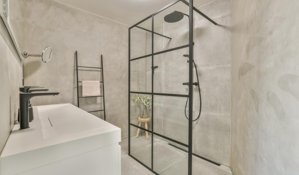 Duche walk-in — que dimensões deve ter? 