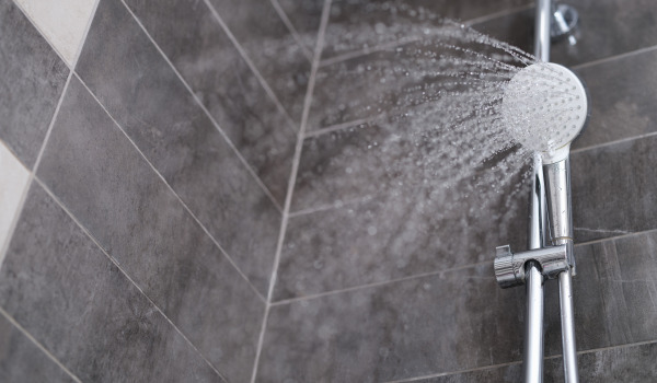 Como escolher suportes de chuveiro?