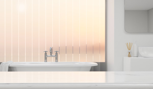 Qual a melhor banheira para usar com resguardo de duche?