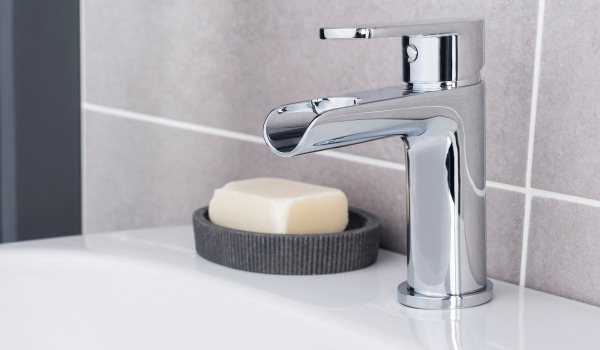 Deve-se lavar a saboneteira?