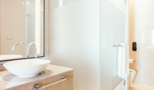 O que usar em vez de azulejos no duche?