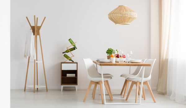 Como proteger as paredes na sala de jantar? Ideias para acabamentos de parede acima da mesa na cozinha