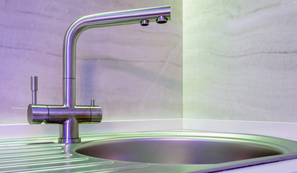 Pia de granito riscada: como remover riscos?