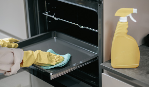 Como limpar o forno?