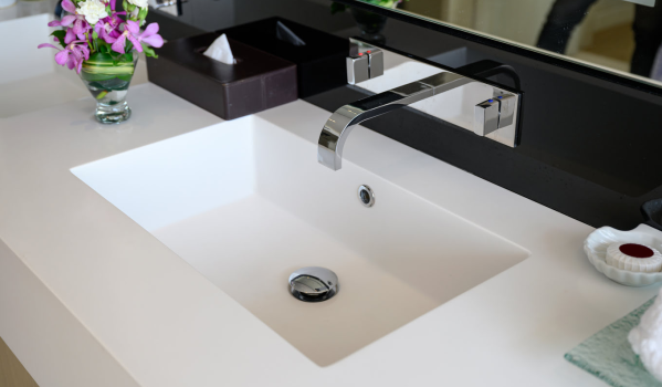 Tampão de lavatório com ou sem transbordo?