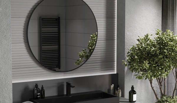 Casa de banho escura em estilo industrial