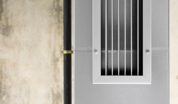 Como ligar um ventilador de casa de banho à iluminação?