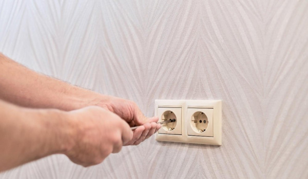 Altura da tomada junto ao lavatório e não só – qual deve ser?