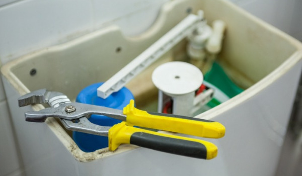 Como reduzir a quantidade de água na autoclismo?