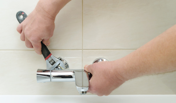 Como instalar um sistema de banheira embutido?