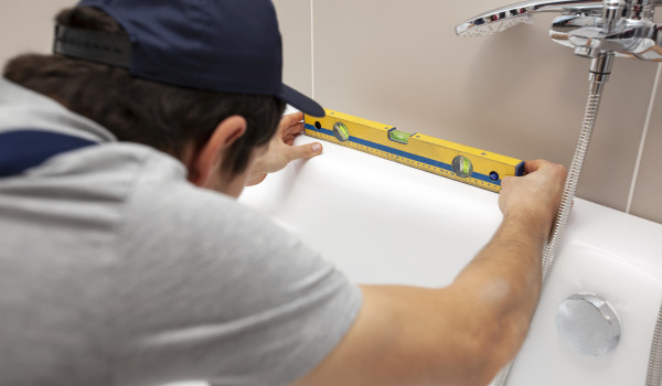 Como escolher a altura da banheira retangular?